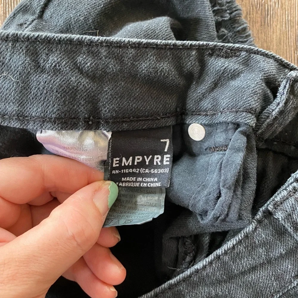 Empyre Shorts - Picture 5 of 7